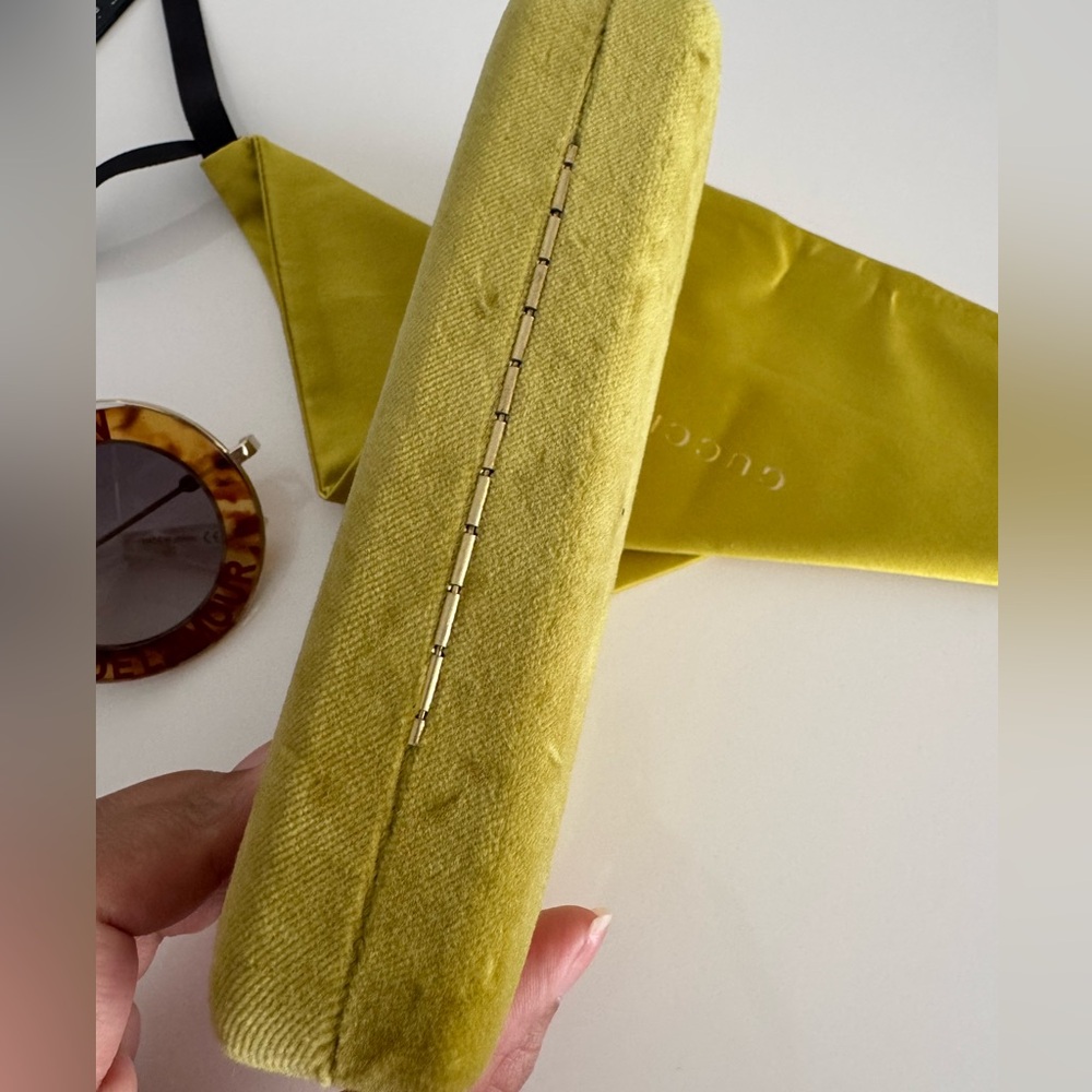 Gucci Oversized Gold and Brown Sunglasses with Tortoiseshell Frame - Picture 2 of 13